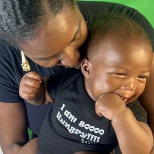 BabySi Im So Hungry Black Onesie with Mom and Baby Smiling